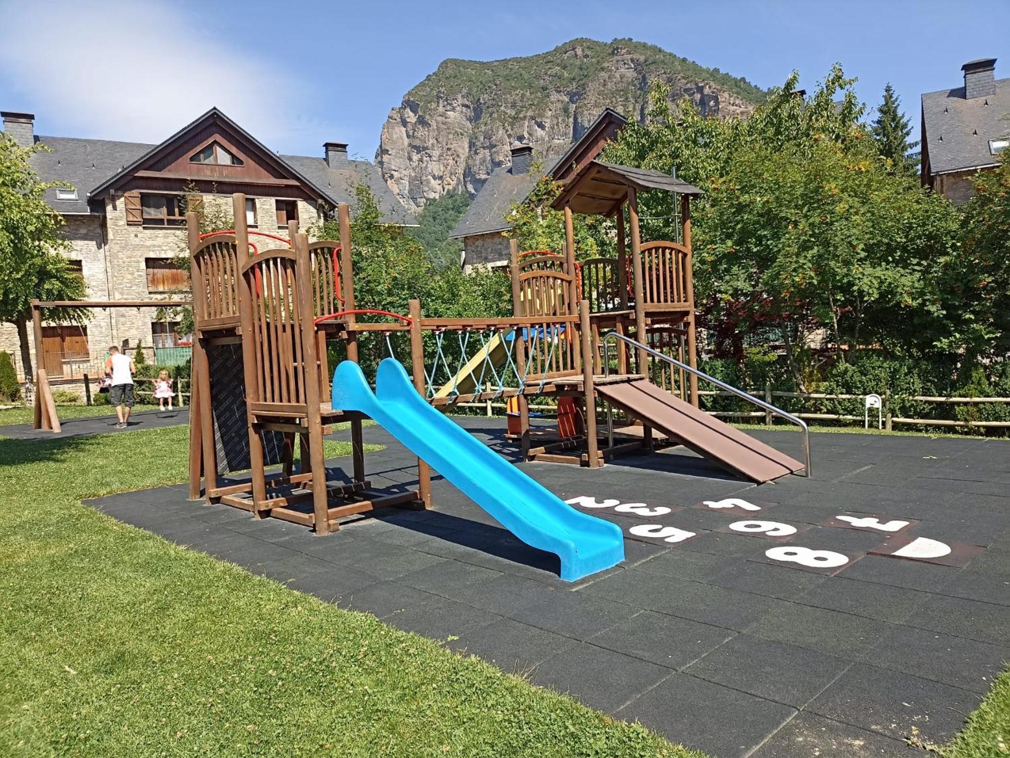 Apartamento A10 De Formigal, 9 Personas Y Garaje Эскаррилья Экстерьер фото